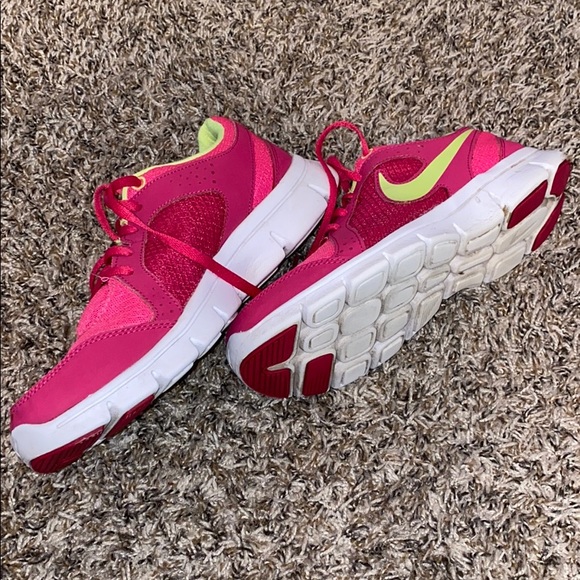 Pink/Neon Nike Youth Size 6.5 shoes - Picture 2 of 7